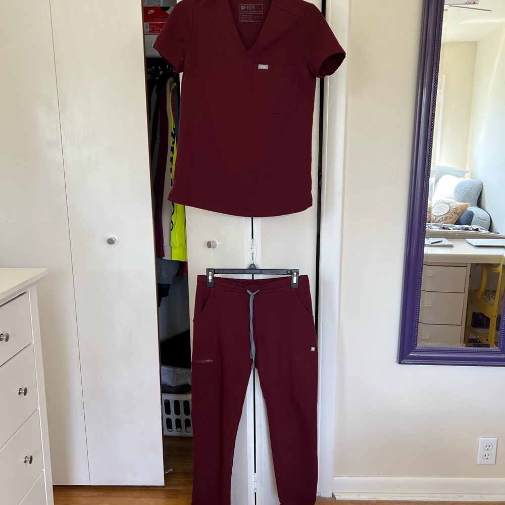 FIGS set XS Yola Skinny Scrub Pants & Catarina One-Pocket Top Burgundy EUC